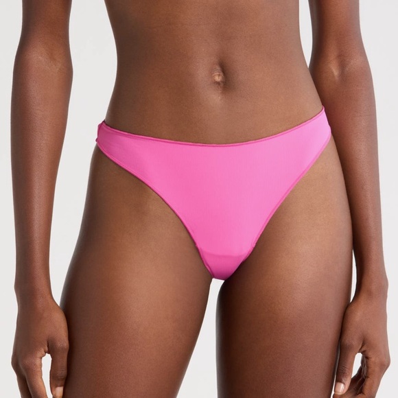 Free People Intimately Pink Collagen Yarn Thong Medium NWOT - Picture 2 of 6